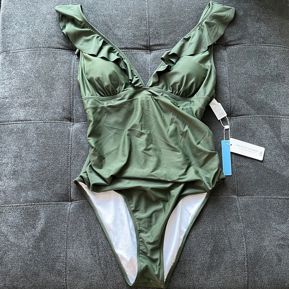 Cupshe Ruffle Deep V One Piece Swimsuit